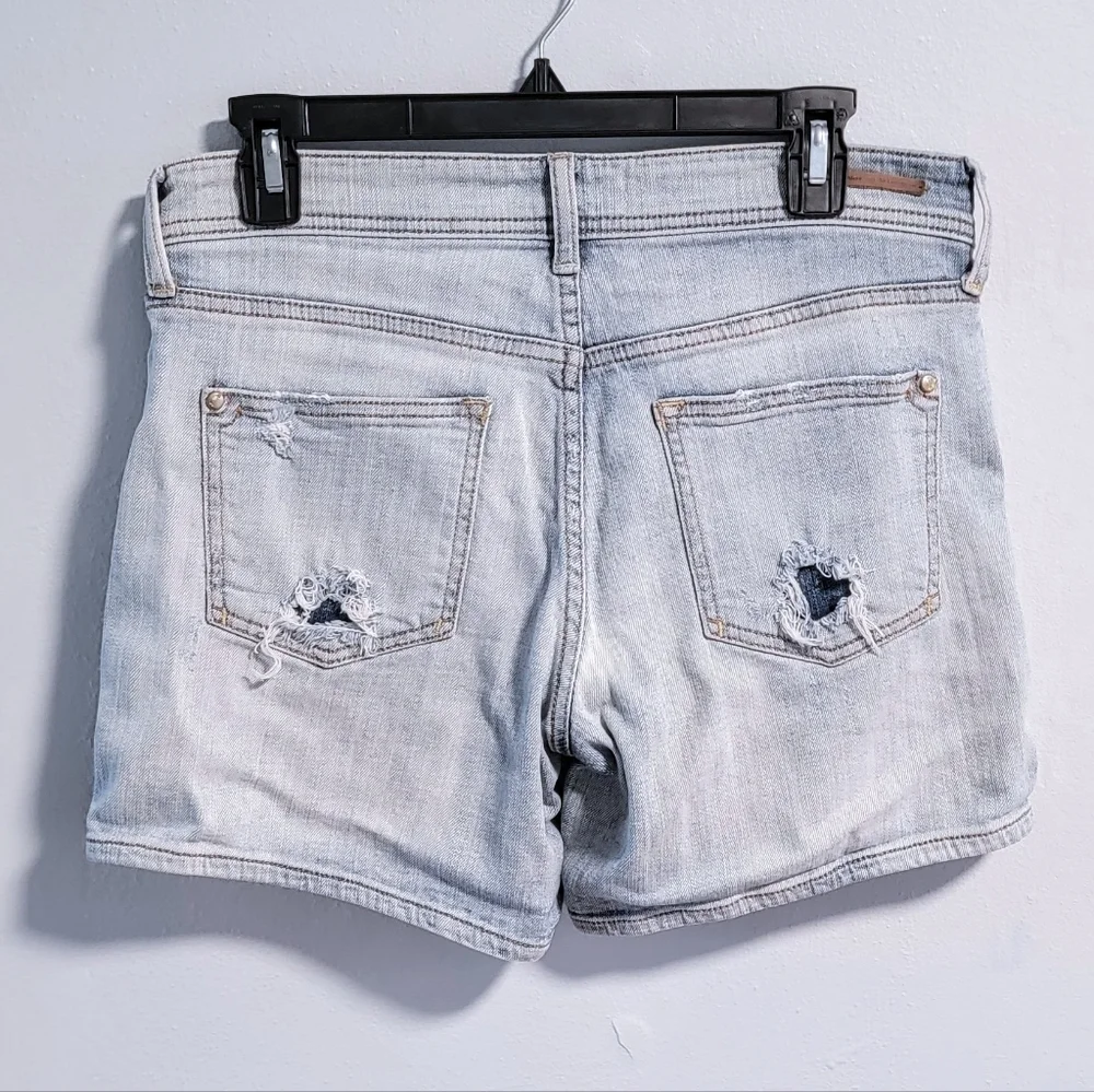 27 Anthropologie Pilcro Mid Rise Denim  Light Wash Distressed Jean Shorts Boho - Picture 2 of 8